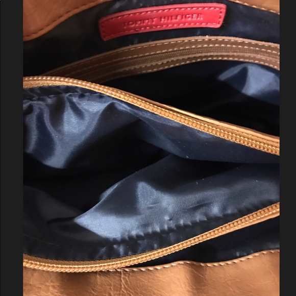 Tommy Hilfiger signature canvas top handle bag - Picture 5 of 5